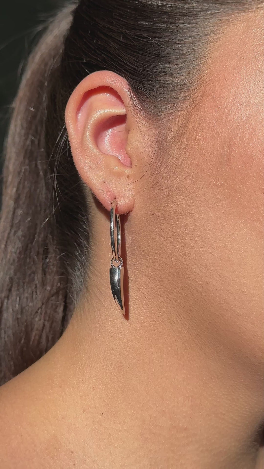 -CLAWS OUT Hoop Earrings With Claw Charm